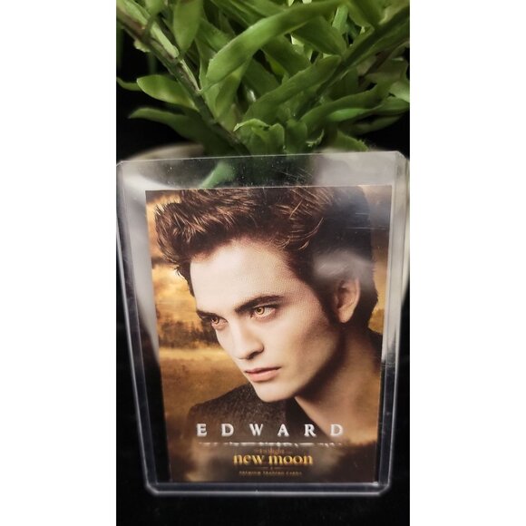 Collectible Edward and Jacob New Moon trading cards with Protective Sheaths - Picture 6 of 7